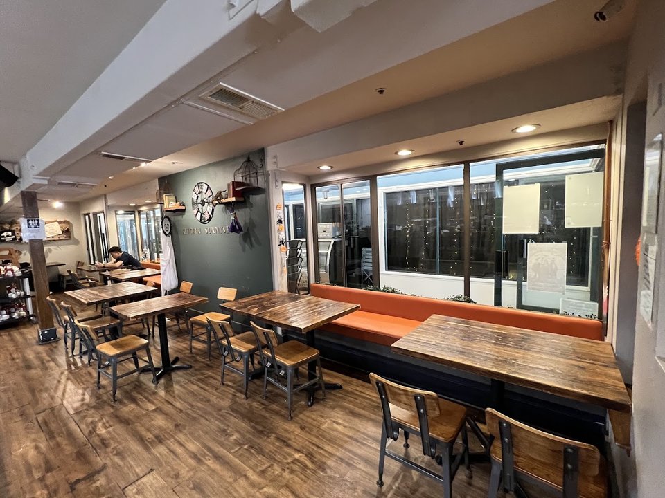 Front view of a casual American restaurant.